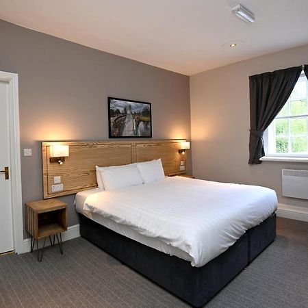Wheatsheaf, Baslow By Marston'S Inns Bagian luar foto