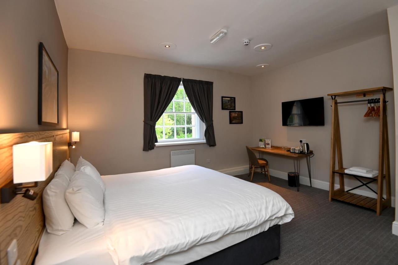 Wheatsheaf, Baslow By Marston'S Inns Bagian luar foto